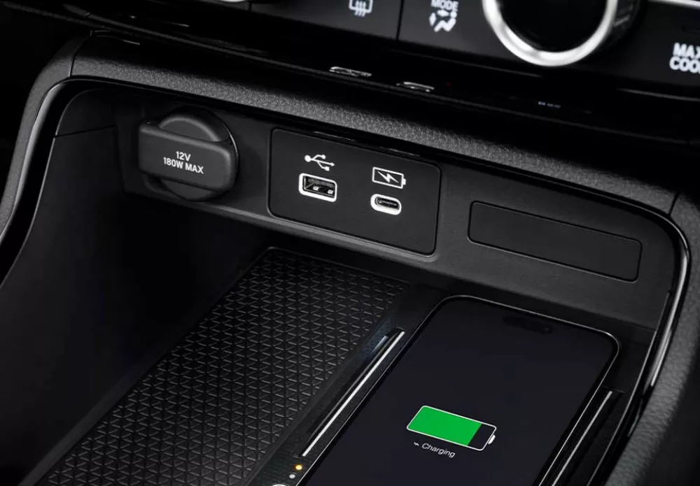1st Row USB A + 1 USB C + Power Outlet